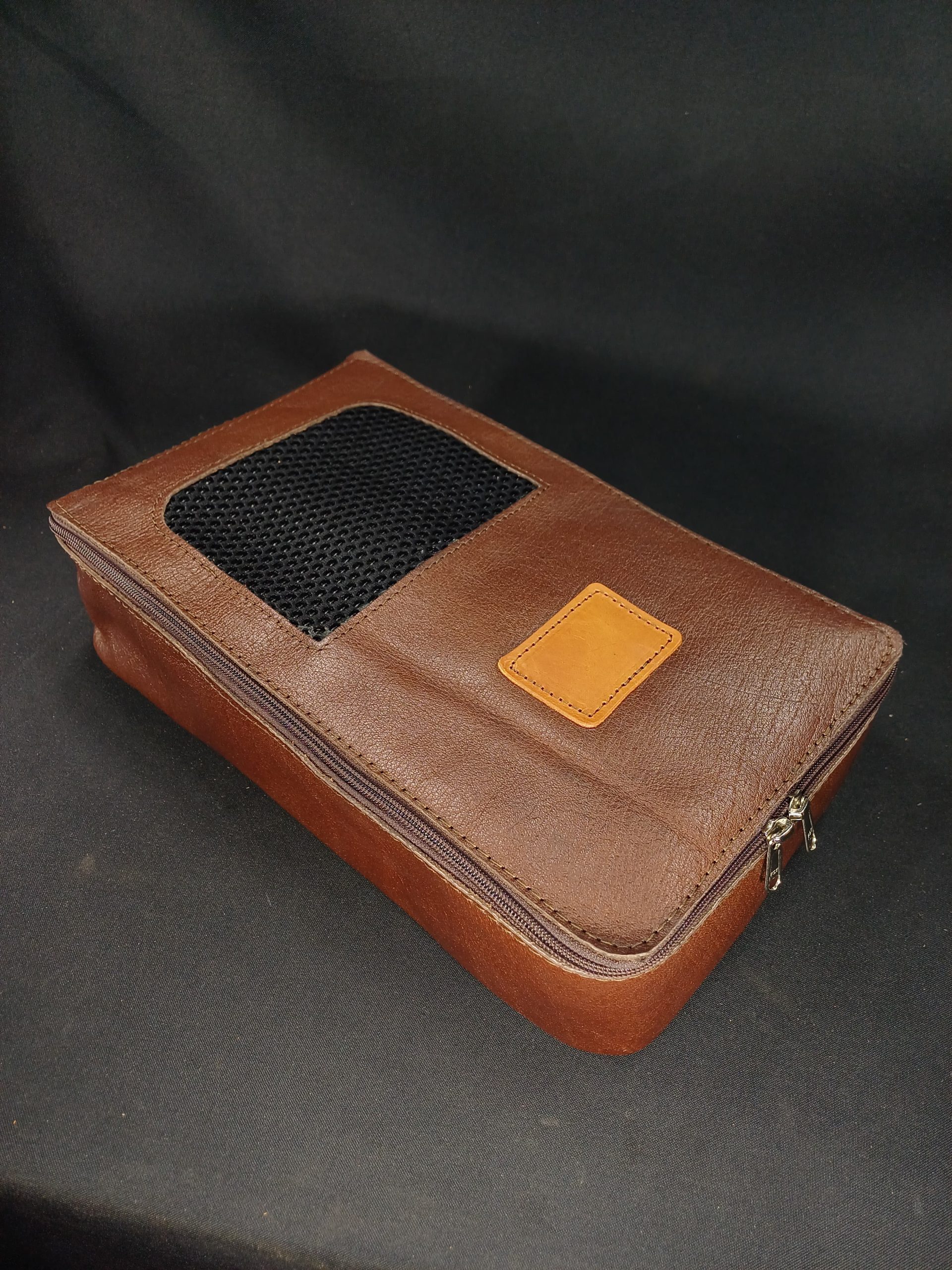Liquor bottle and Glasses Carrier1