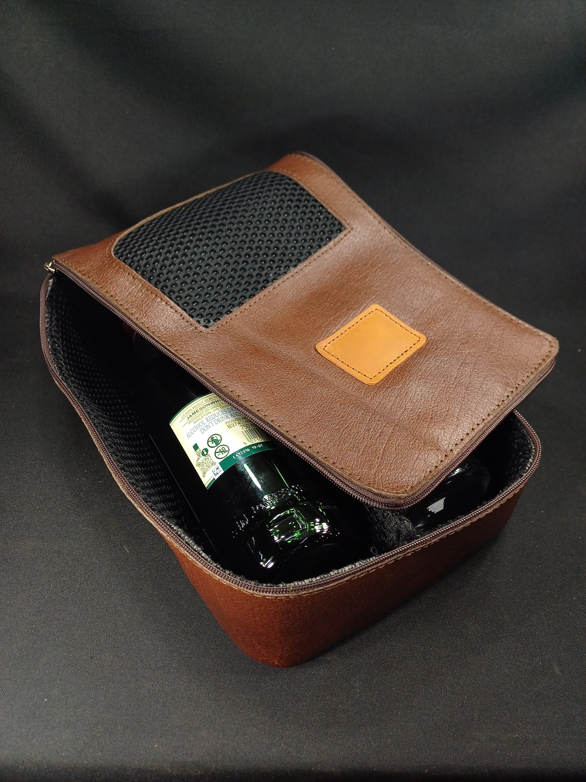 Liquor bottle and Glasses Carrier3