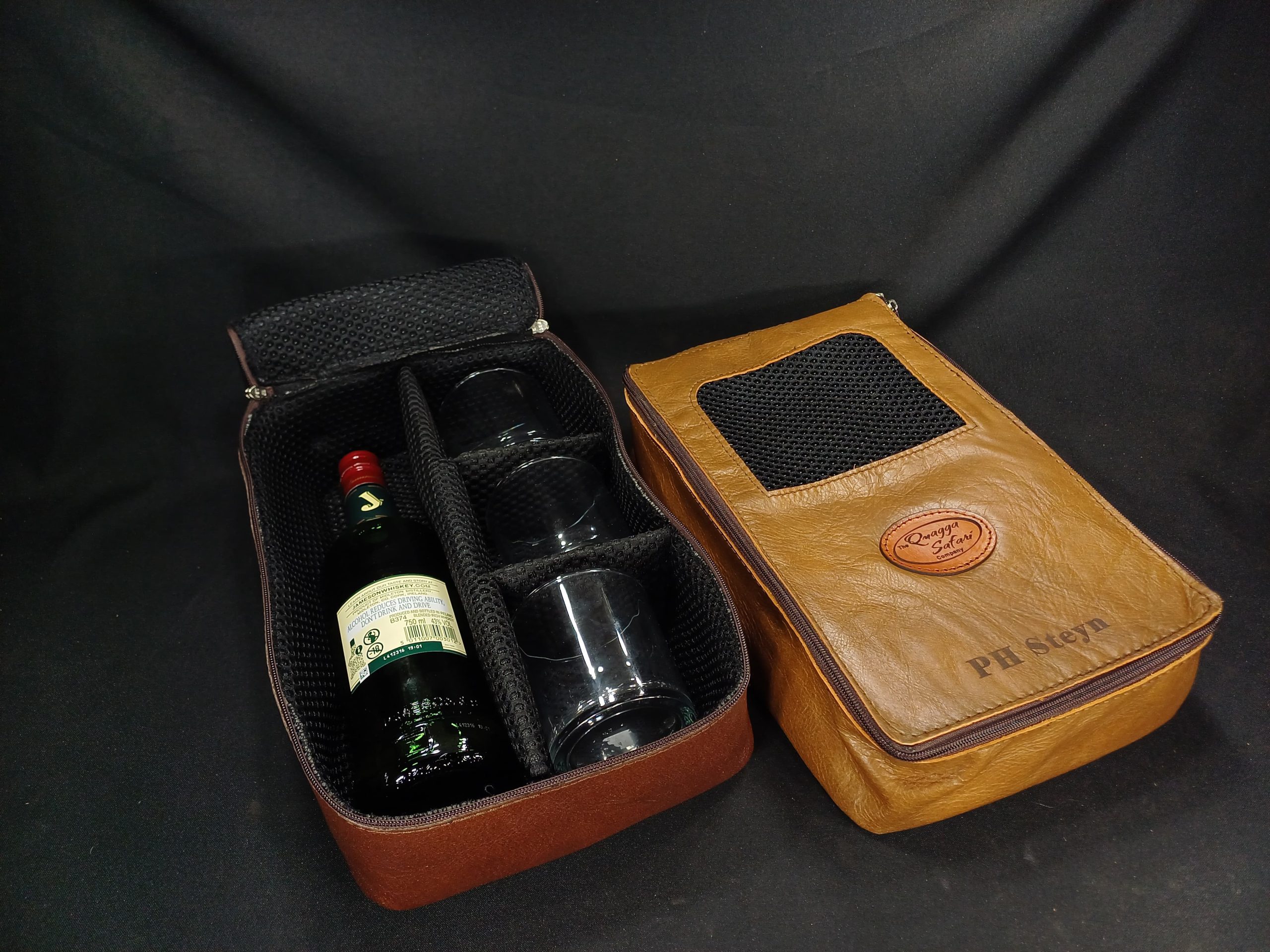 Liquor bottle and Glasses Carrier4
